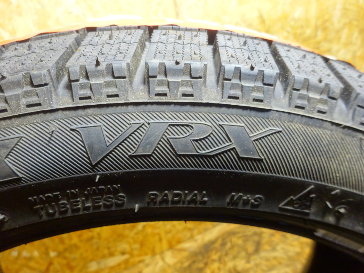 【青森発】225/45R18 91Q★未使用品 ブリヂストン BLIZZAK VRX 2018年製 1本 スタッドレス【送料無料】AOM-BS004 パンク修理 予備に 91Q 225&frasl;45R18 BLIZZAK R18 2023年製造 4本