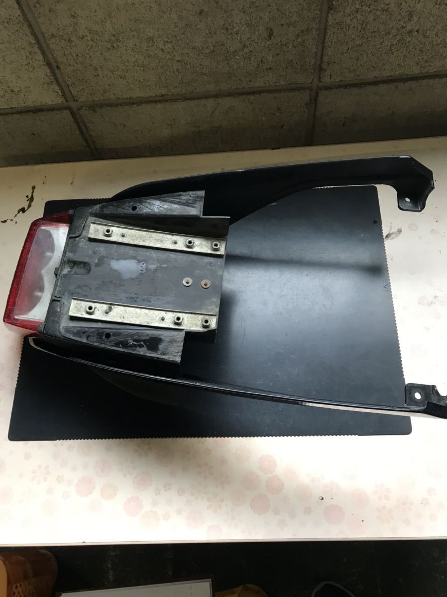 ゼファー400 純正テールカウル（割れ、かけあり）(リア)｜売買された