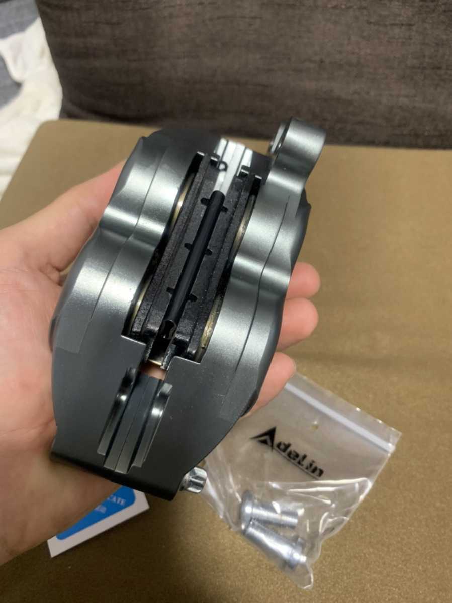 ブレンボ キャリパー 40mm | 4pot P4 CNCブレーキキャリパー 台湾Folamdo-左灰●ブレーキキャリパー●ピッチ40mm●アルミCNC●4POT●ブレンボ ブレーキキャリパー 4POT Brembo FRANDO Folamdo Webike シグナス のパーツレビュー