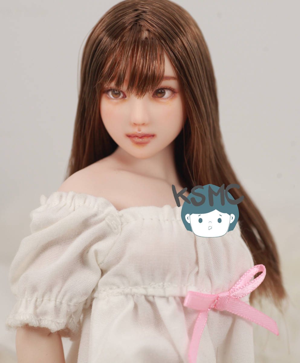 カスタムドール ブラウンのフリル付きドレス つぎたさ