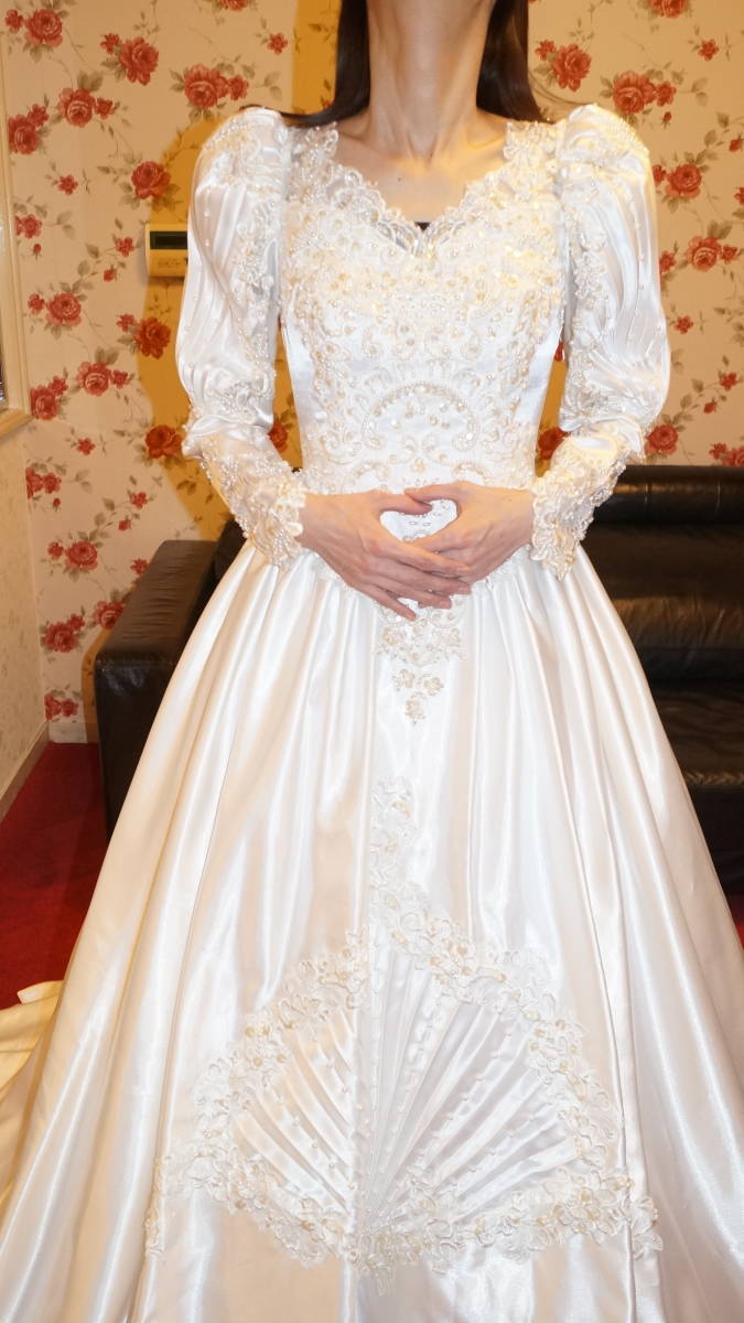 999 ウエディングドレス 豪華なドレス 花嫁衣裳 可愛いウェディングドレス プリンセスドレス 光沢素材の豪華なドレス プリンセスタイプ 売買されたオークション情報 Yahooの商品情報をアーカイブ公開 オークファン Aucfan Com