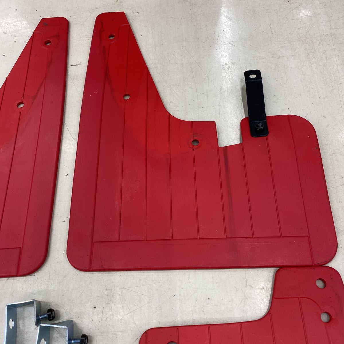 年末値下げ❗️デリカD5 前期JASPER 赤 マッドフラップ 4枚セット❗️ デリカD5 JASPER マッドフラップ 赤 4枚セット マッドガード 期間限定