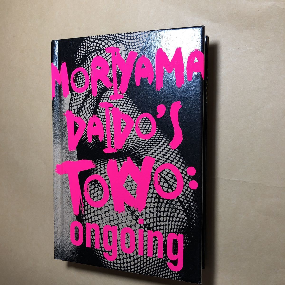  森山大道 Tokyo ongoing サイン本(アート写真)｜売買されたオークション情報、yahooの商品情報をアーカイブ公開 - オークファン アート写真