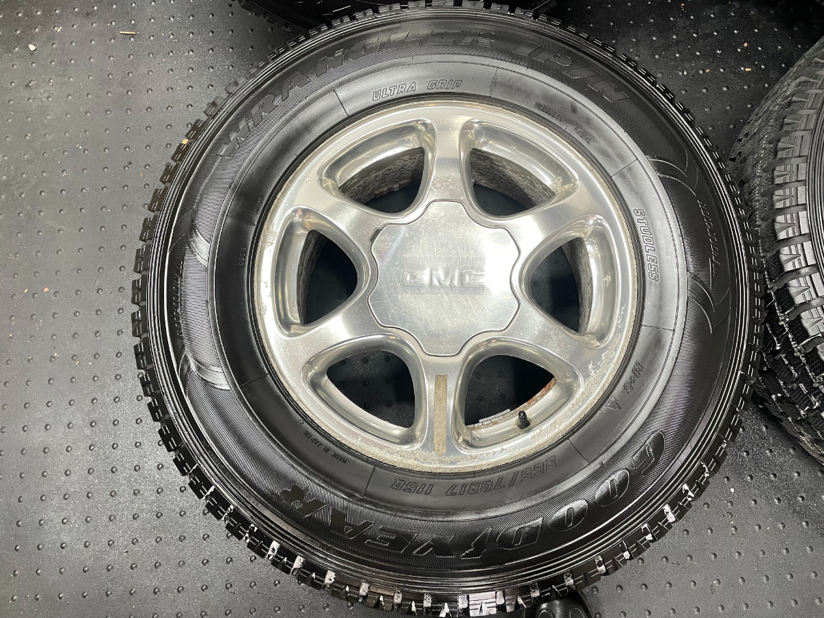 GMC ユーコン 華華しい 純正ホイール 2021年製 溝ありトーヨースタッドレス