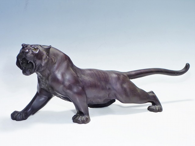 K01046【時代物 盛光 作】虎 ブロンズ 置物 55cm 鋳銅 トラ 寅 タイガー