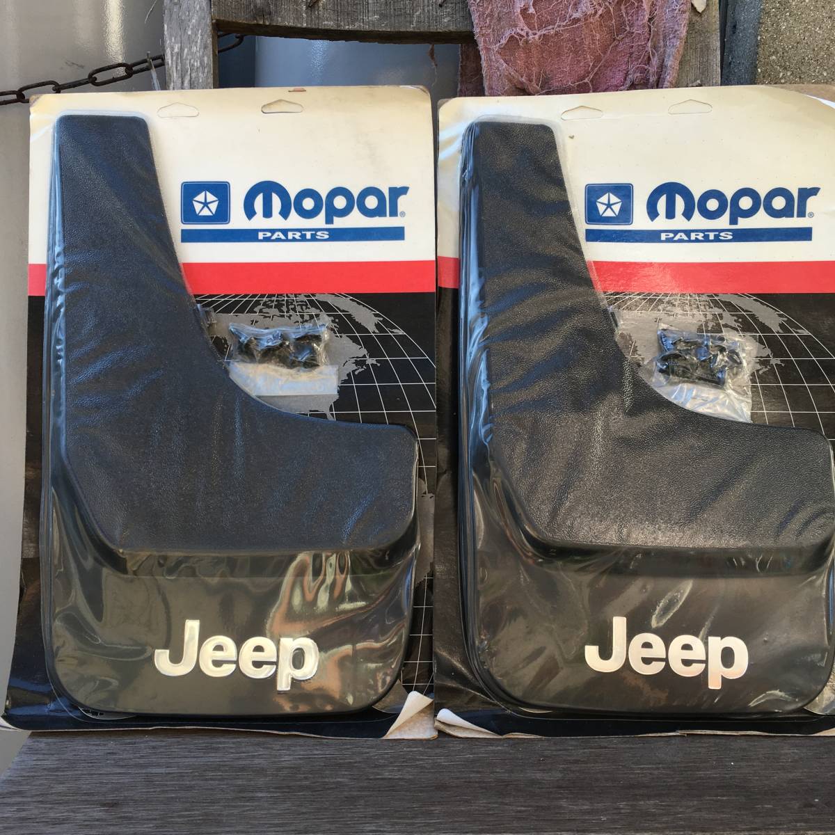 MOPAR純正 ジープ JEEP JL ラングラー リアガラスハッチダンパー 左右共通 1本 リアハッチ リアウインドウ リアゲート 68282670  | インテリア | CALIFORNIA CUSTOM JAPAN 日本カリフォルニアカスタム株式会社 11-19y グランドチェロキー | リアゲートガラス ウインドウ モパー純正