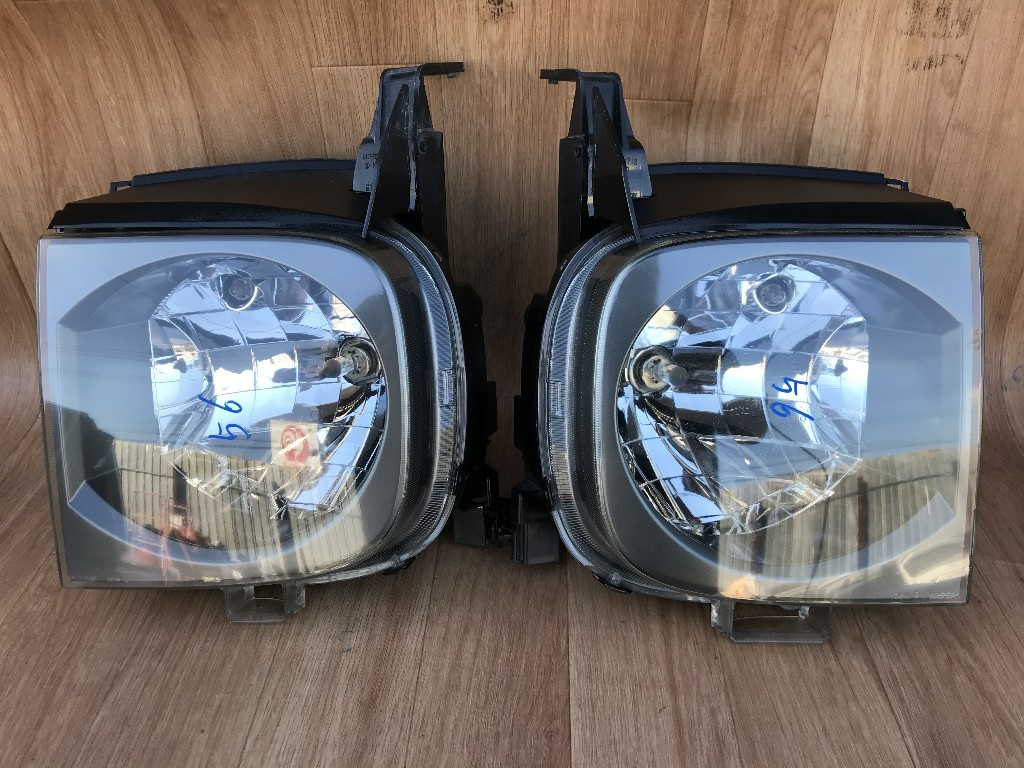 日産　キューブ　キセノン　ヘッドライト　左右セット　取付説明書付 56 日産 キューブ Z11/BNZ11/BZ11/YZ11 左右 ヘッドライト/ ヘッド