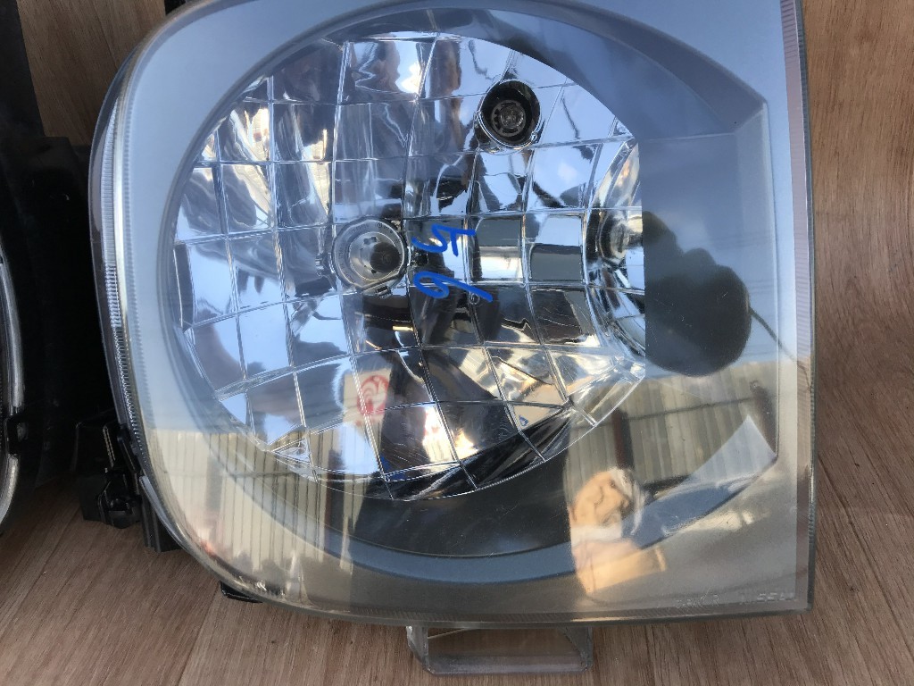 56 日産 キューブ Z11/BNZ11/BZ11/YZ11 左右 ヘッドライト/ ヘッド