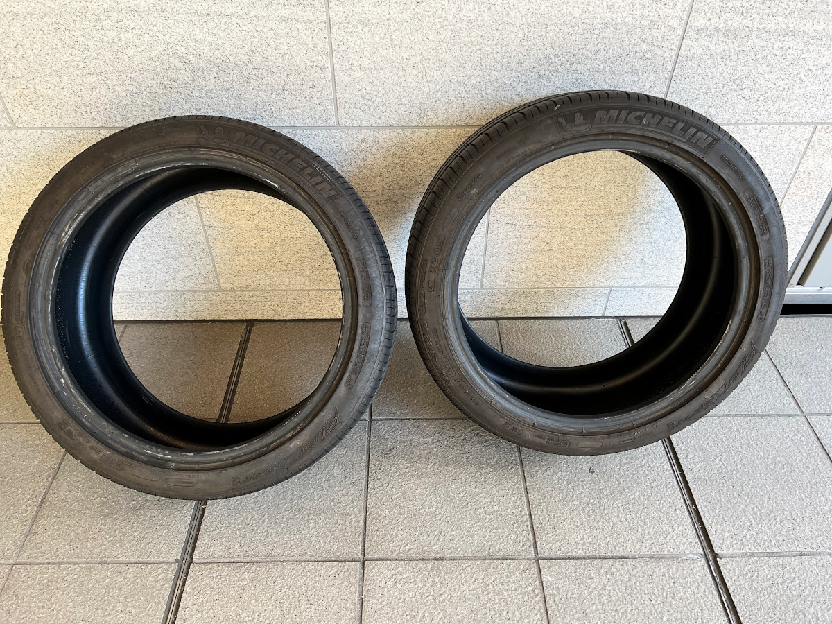 パイロットスポーツ　N4 235/40r18 バリ山　2本セット パイロットスポーツN4 235/40r18 バリ山2本セット