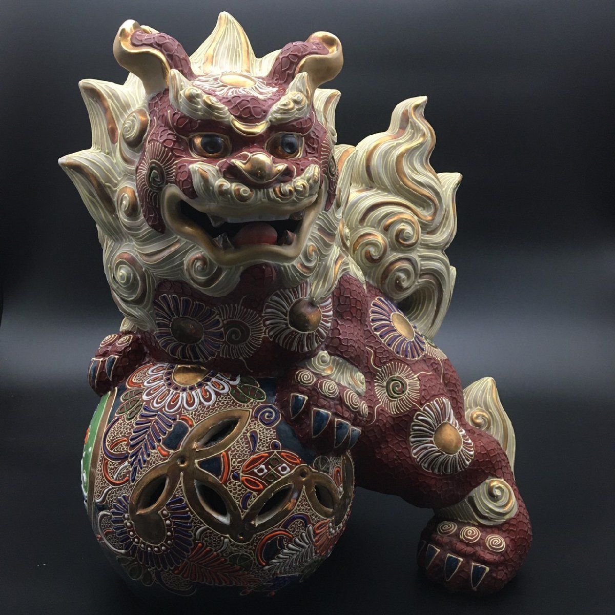 九谷焼 玉乗り獅子 置物 玉獅子 金彩 八幡窯 狛犬 縁起物 太吉 色絵