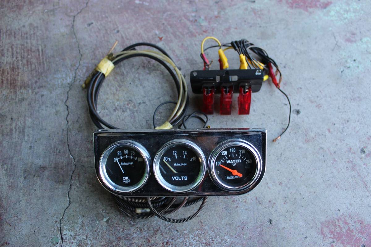 3連メーター OILPRESS VOLTS WATERTEMP 油圧 電圧 水温 社外スイッチ