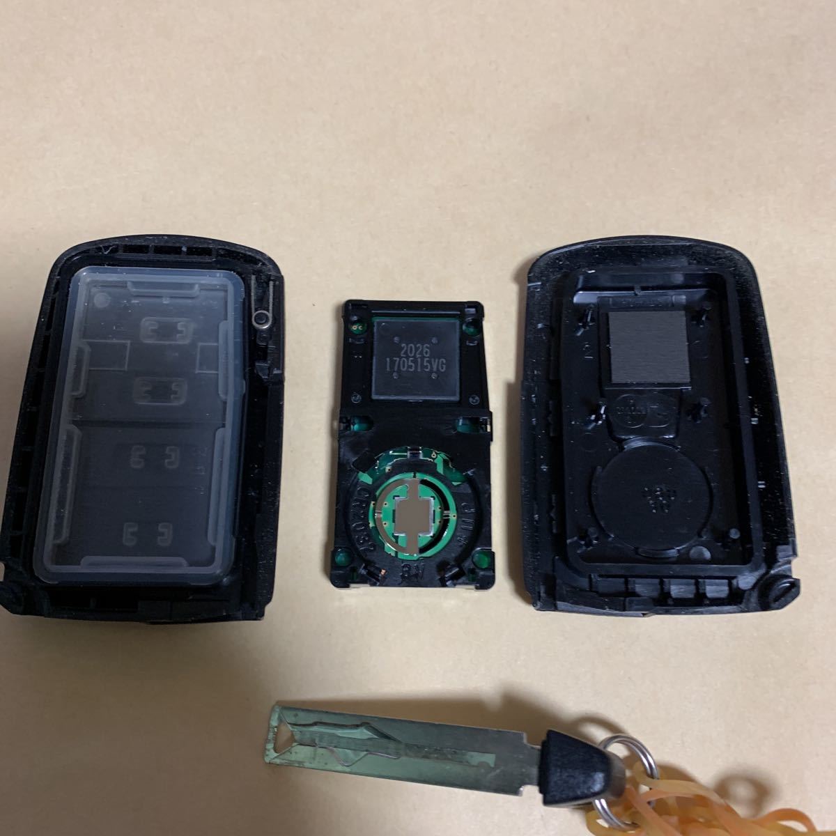 トヨタ 純正品 クラウン 3ボタン AWS210/AWS211/GWS214 スマートキー キーレスキー キー_3