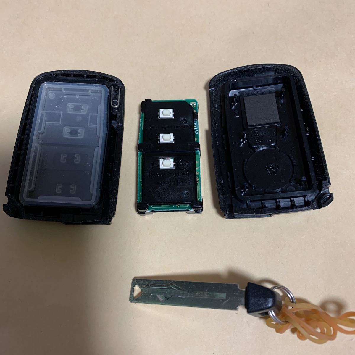 トヨタ 純正品 クラウン 3ボタン AWS210/AWS211/GWS214 スマートキー キーレスキー キー_4