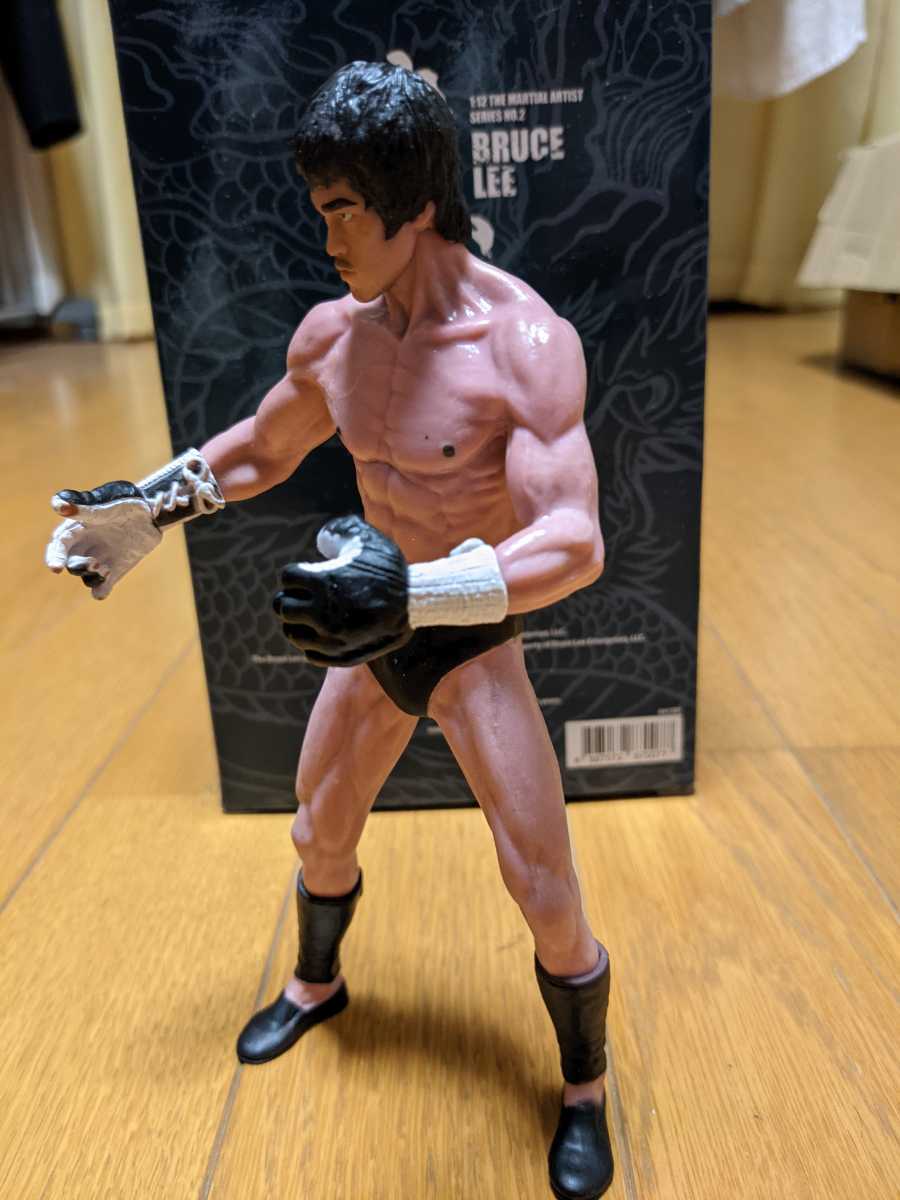 送料無料☆新品☆ブルース リー フィギュア 箱付☆高さ約19cm ブルー