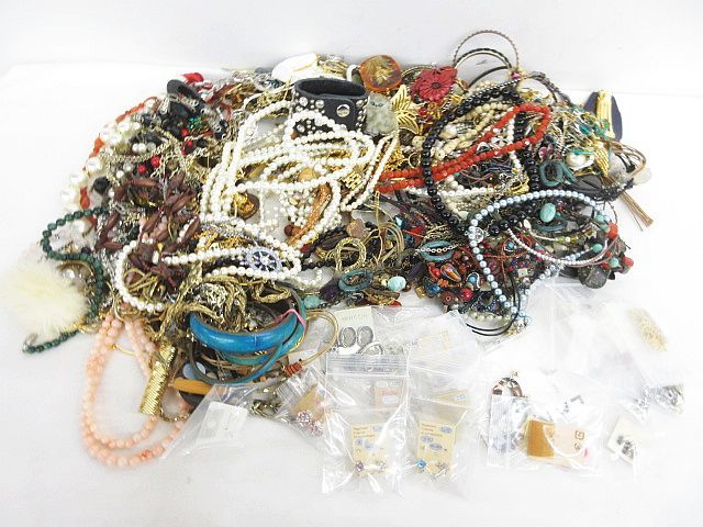 超激得，限定SALE レディース アクセサリー まとめ売り 約3.6kg NINA RICCI ELLE Dior K18GP ネックレス イヤリング リング ブローチ ピアス含 現状品(その他)｜売買されたオークション情報、yahooの商品情報をアーカイ その他