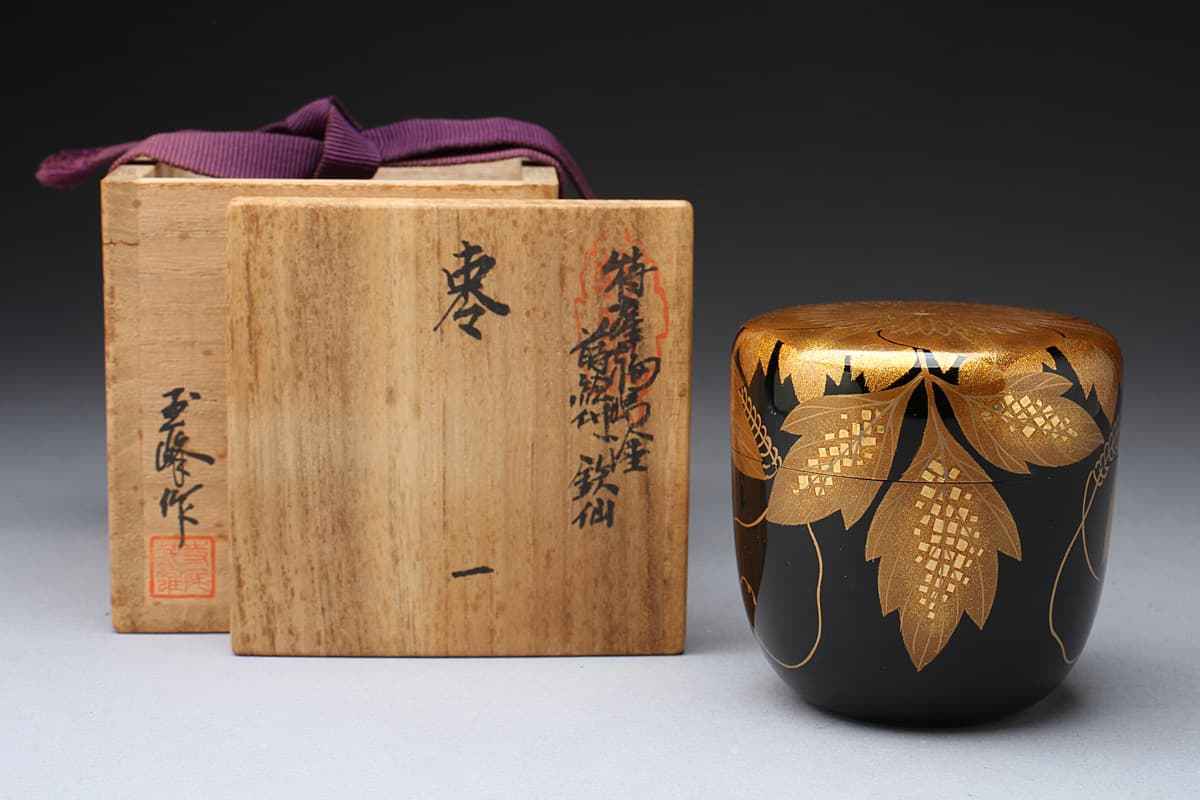 EA171 【寺尾茂雄 作(玉峰)】輪島塗 黒漆塗 鉄仙蒔絵棗 高7.5cm 重55g
