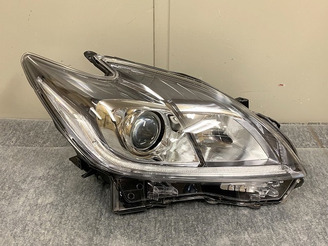 お買い得，大人気 プリウス ZVW30 後期 HID 純正 右ヘッドライト/右