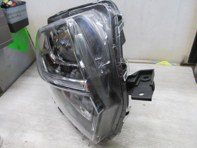 ダイハツ LA650S LA660S タントカスタム ヘッドライト