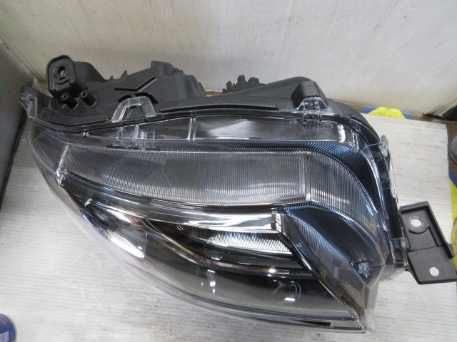 ダイハツ LA650S LA660S タントカスタム ヘッドライト