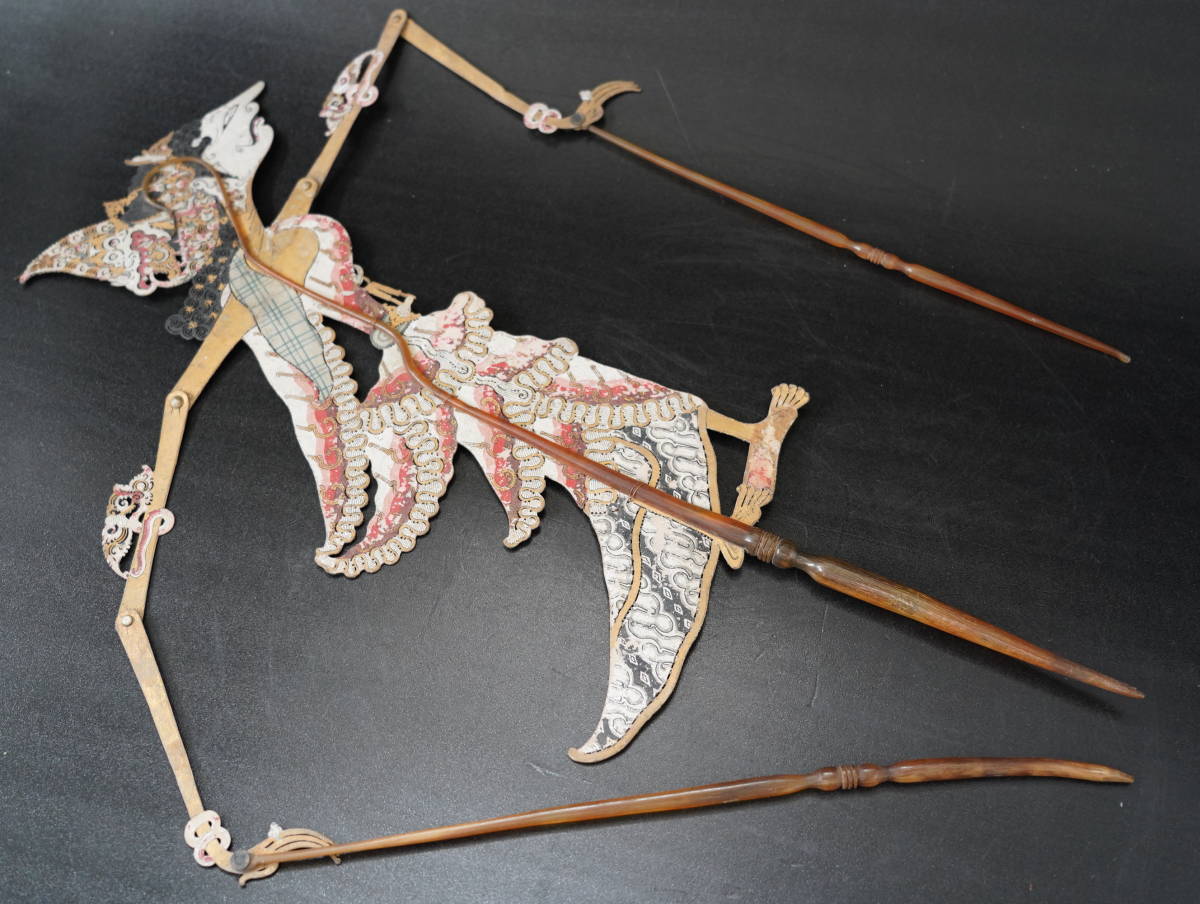 インドネシア　伝統工芸品　ワヤン・クリ　水牛革　水牛の角　影絵人形　大型68cm インドネシア 操り人形 木製 影絵芝居「ワヤン・クリ」 インドネシア