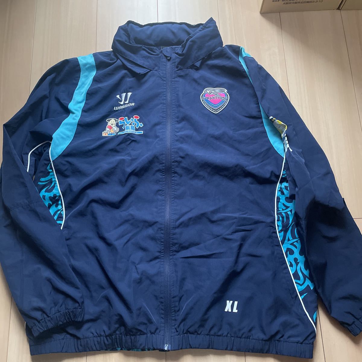 レア物 品 Jリーグ サガン鳥栖 長袖ウィンドブレーカー選手支給品 ウォーリア正規品 上のみ カラー ネイビーブルー サイズ Xl 実使用 サイン入りウエア 売買されたオークション情報 Yahooの商品情報をアーカイブ公開 オークファン Aucfan Com