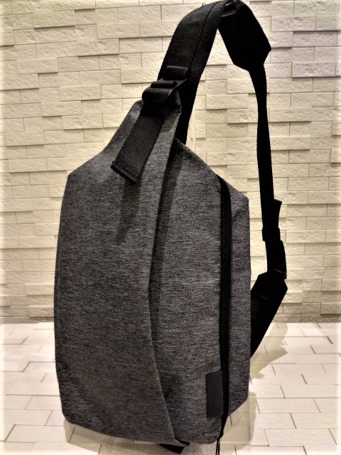 美品 cote&ciel ISARAU (コートエシエル イザラウ) ボディバッグ 