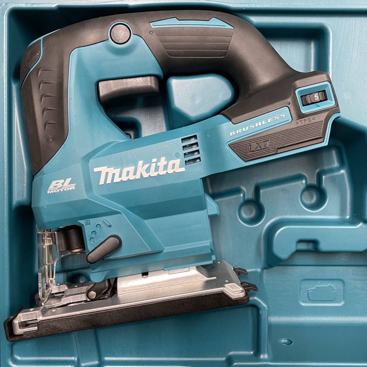 マキタ 充電式 ジグソー 暗い JV184DZK 本体未使用 充電器 バッテリ付