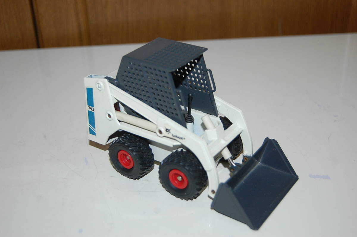 【低価，お買い得】 BOBCAT LOADER CLOVER 1:19 ボブキャット ミニカー(建設車両、作業車)｜売買されたオークション情報、yahooの商品情報をアーカイブ公開 - オークファン 建設車両、作業車