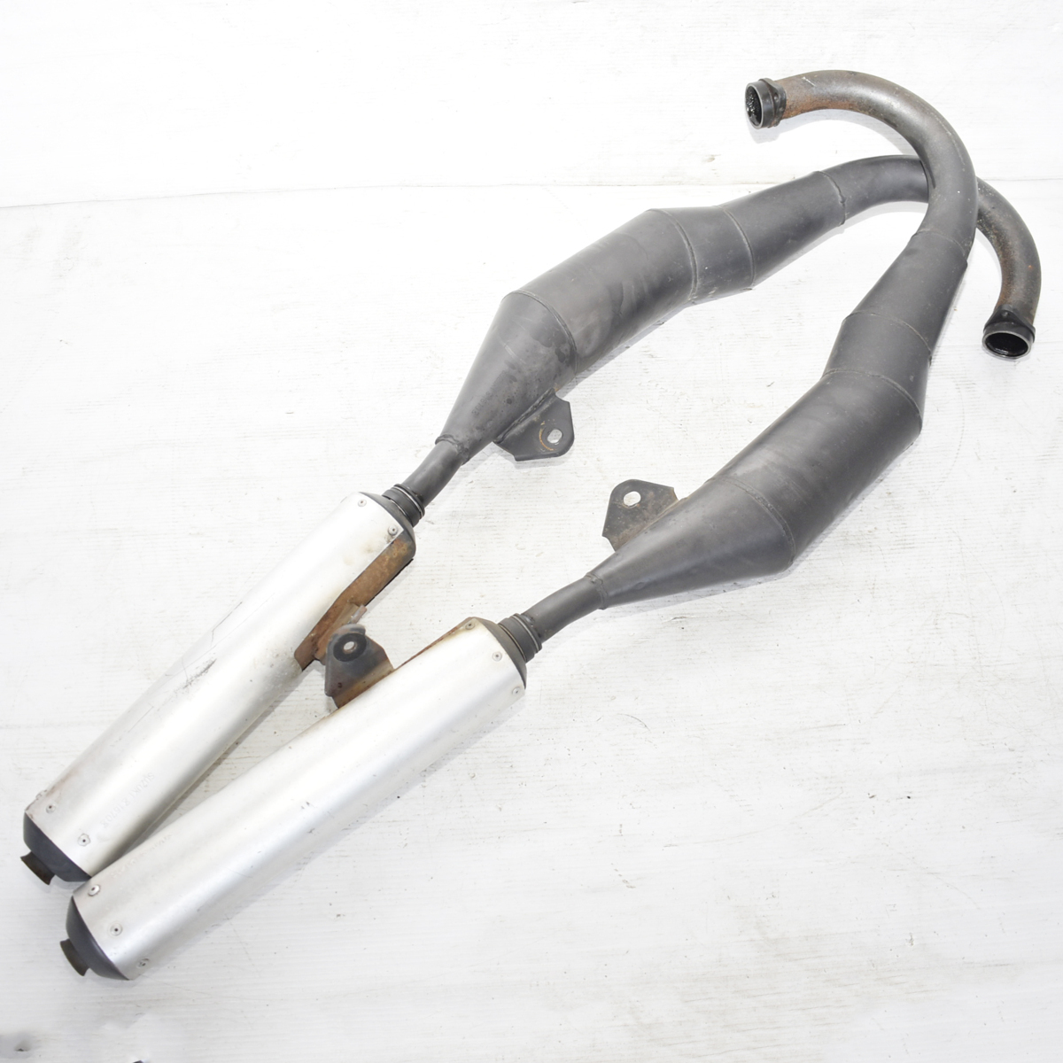 スズキ RG250Γ GJ21A 純正マフラー 再塗装品 サイレンサー3本おまけ スズキ RG250γ GJ21A 純正 マフラー チャンバー 【J】AUF RG250ガンマ