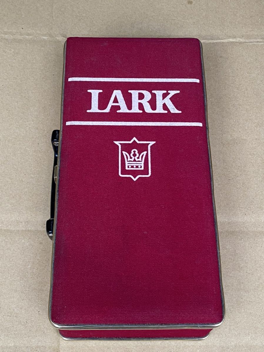 Yahoo!オークション - 「lark」カセットテープの落札相場・落札価格 LARK カセットテープケース 昭和レトロ・カセットテープケース・タバコ柄・LARK・ラーク・No 赤&frasl;白セット &frasl; ラー 当時物 ラーク 小物入れ 昭和レトロ レトロ カセットテープ収納ケース『ラーク』LARK by