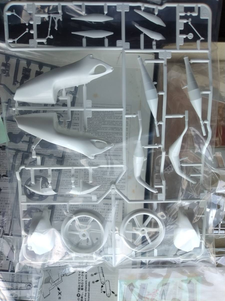 タミヤ　1/12スケール　ナストロ アズーロ ホンダ　ＮＳＲ500 2000年型　未組立品　プラモデル　モトＧＰ　バレンティーノ・ロッシ NSR500 ナストロ ホンダ MotoGP オートバイシリーズNO.82 オートバイシリーズ