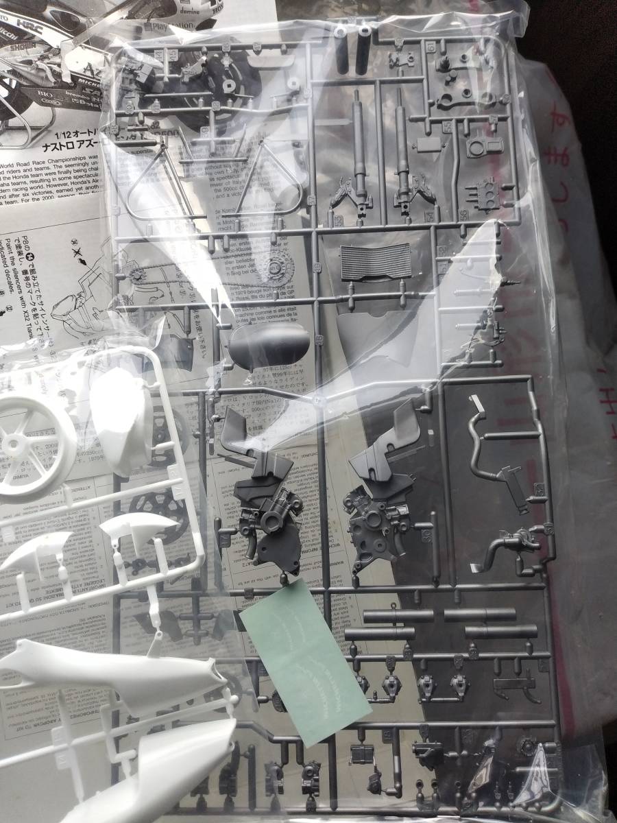 タミヤ　1/12スケール　ナストロ アズーロ ホンダ　ＮＳＲ500 2000年型　未組立品　プラモデル　モトＧＰ　バレンティーノ・ロッシ NSR500 ナストロ ホンダ MotoGP オートバイシリーズNO.82 オートバイシリーズ