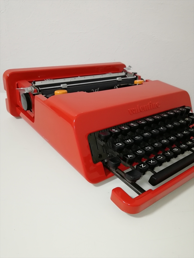 レトロ Olivetti Valentine タイプライター ケース、説明書付き
