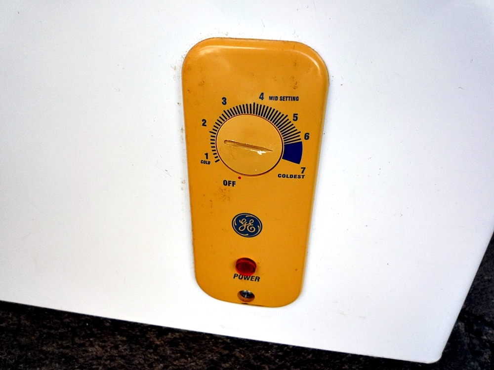 冷凍ストッカーGE Appliances 冷凍庫 FHJ3SFWW 96L 本体 ◇GE Appliances 電気冷凍庫 冷凍ストッカー FHJ3SFWW 06年製 96L