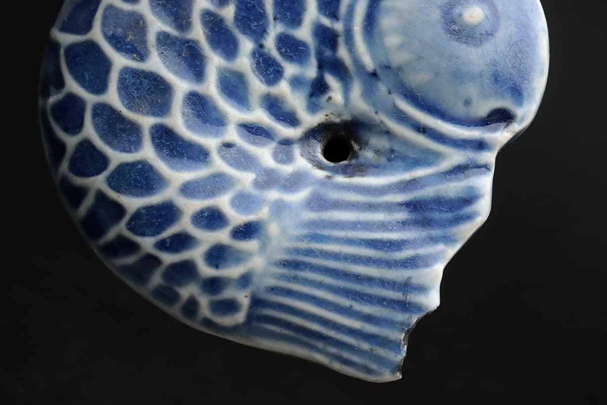 李朝瑠璃釉魚型水滴