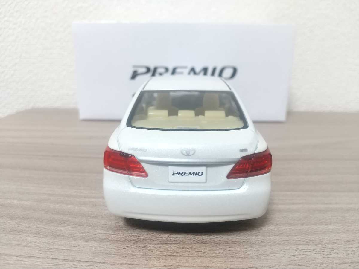 1/30 トヨタ プレミオ カラーサンプルミニカー ホワイトパール