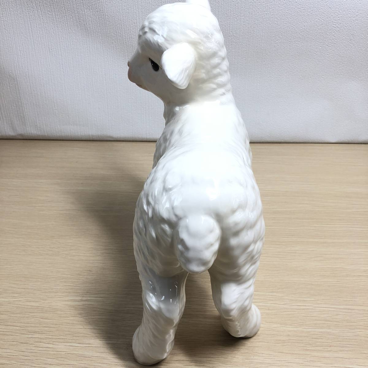   陶器製 フィギュア 2体セット 子供と動物 加藤工芸 子羊 2体セット 陶器 Hand Painted フィギュリン 置物 動物