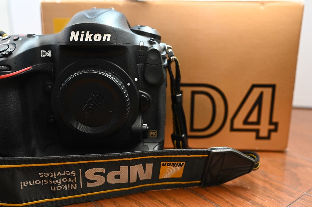 美品】Nikon D4 CFカード付き （プロを成功へ導く一台】Nikon D4S 
