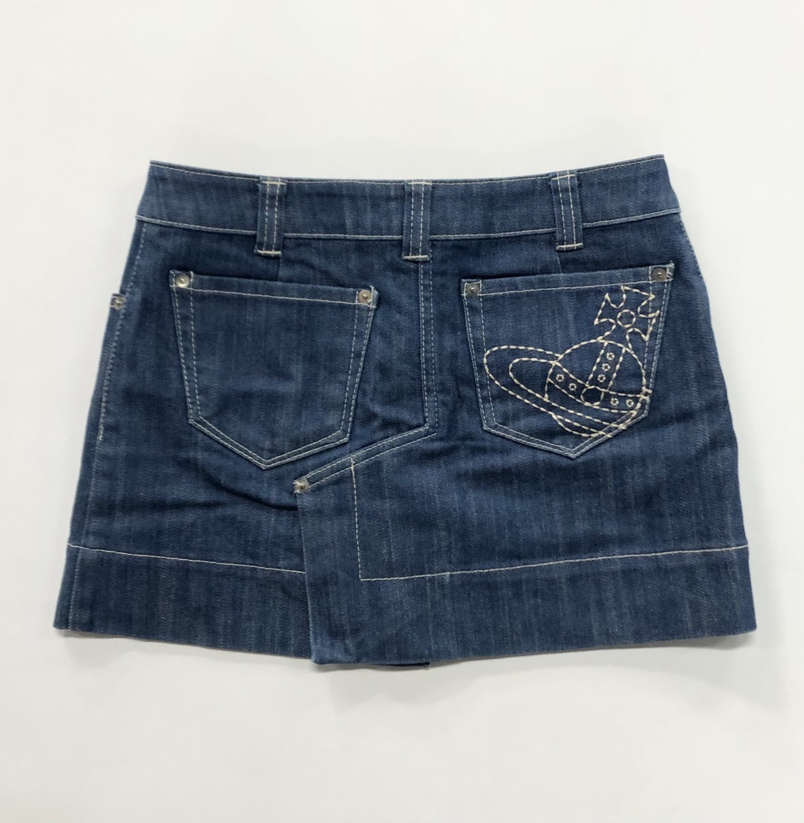 ☆Vivienne Westwood LED LABEL ヴィヴィアンウエストウッド レッド  