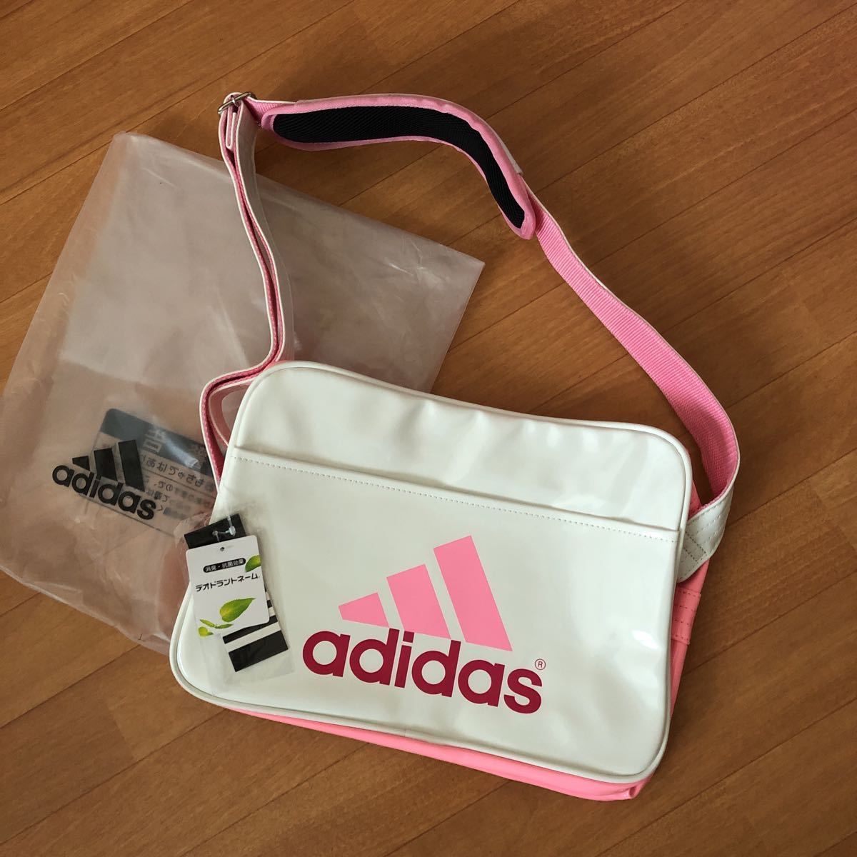 adidas ☆ エナメルバッグ ピンク 12L(かばん、バッグ)｜売買された