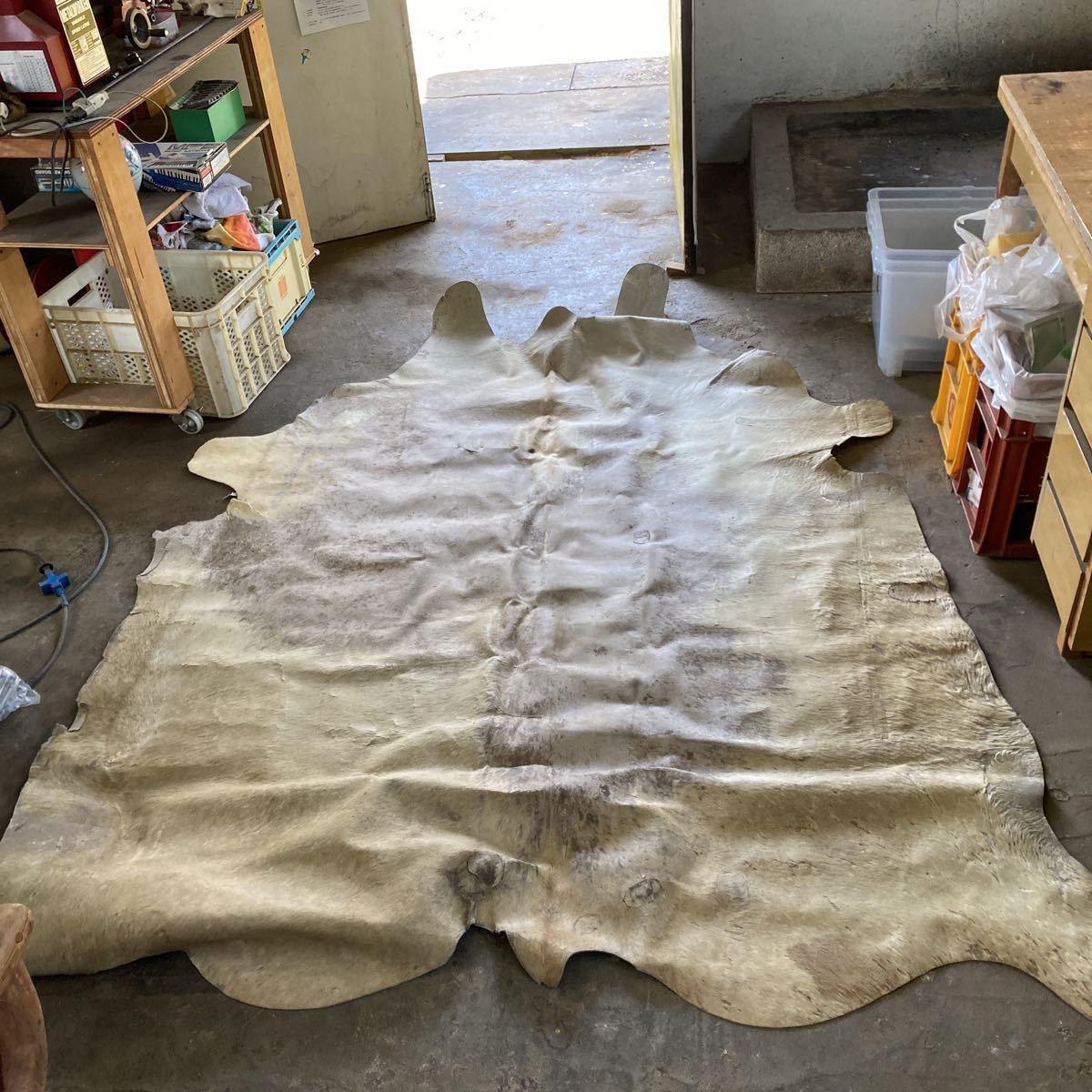 ジャンク 古い 革 皮 敷物 敷革 敷皮 カーペット 絨毯 ラグマット 