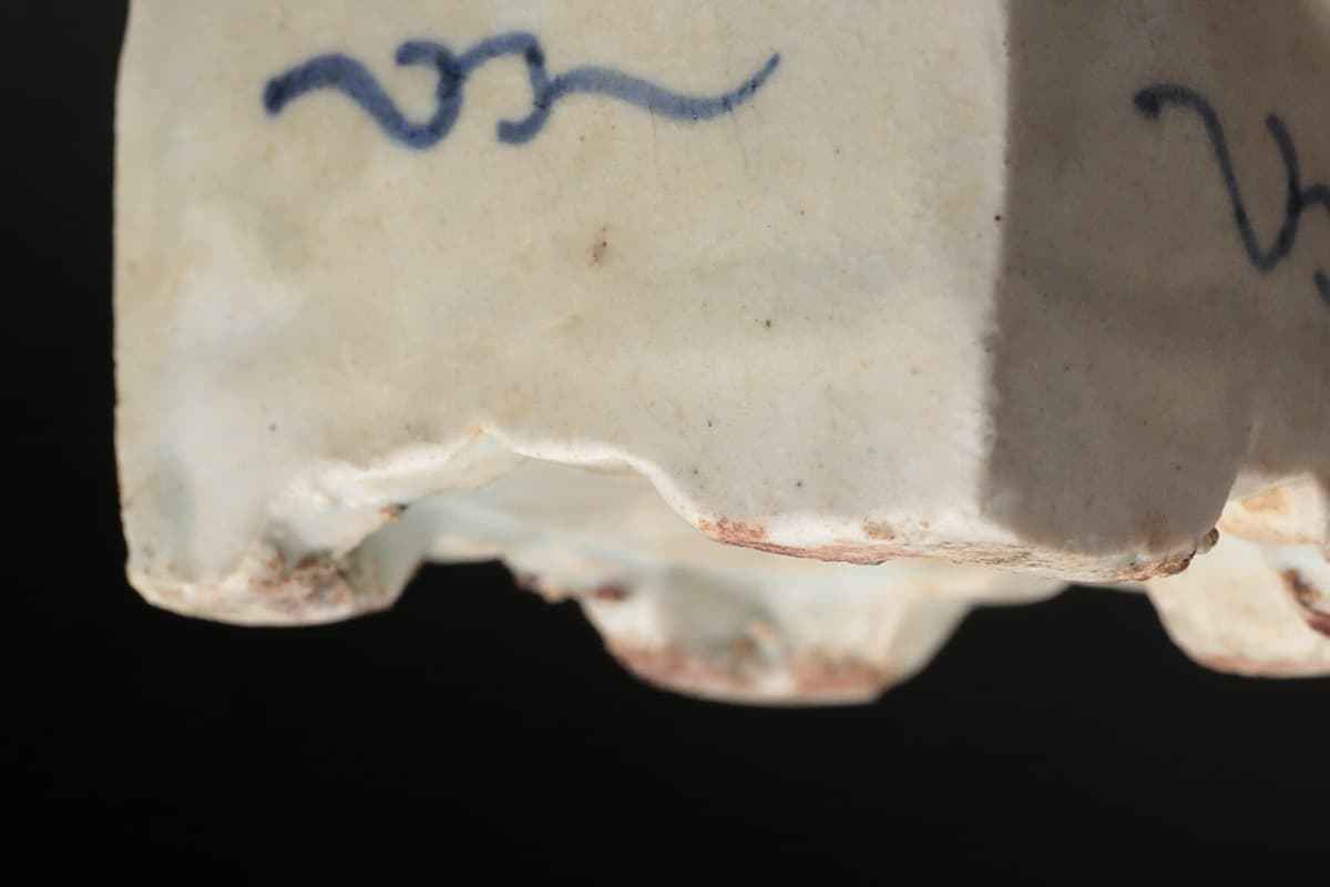 李朝水滴　李朝　文房四宝　書道具　朝鮮美術　韓国美術　古道具 EB611 朝鮮古美術 李朝白磁染付十字文水滴・李朝四方形水滴 幅6.5cm 重