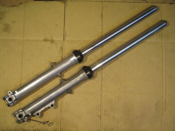SUZUKI GSX400E フロントフォーク 左 スズキ GSX250E GSX400E 2026年 SUZUKI GSX400E フロントフォーク 左 スズキ GSX250E GSX400E 2026年