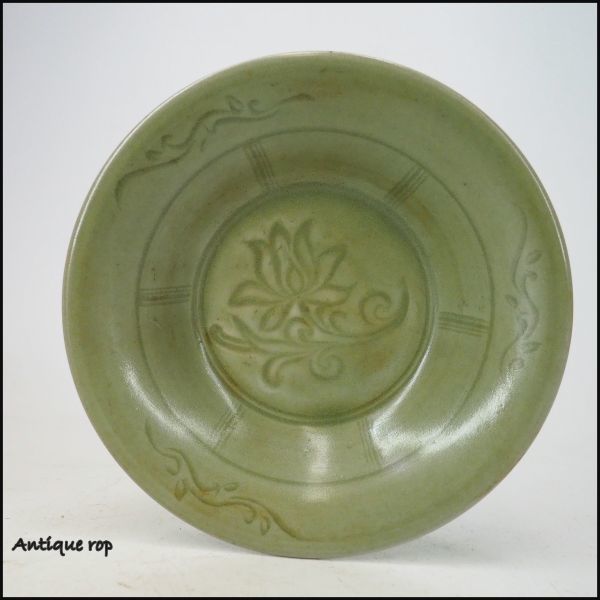 【大人気，高品質】 中国美術 所蔵品 龍泉窯 青磁 盤 幅13.7㎝ 箱付 中国美術 陶磁器240(青磁)｜売買されたオークション情報、yahooの商品情報をアーカイブ公開 - オークファン 骨董陶磁器一般