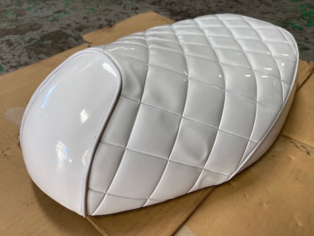 在庫有即出荷 カスタムシート ライブディオZX 金具付き AF35
