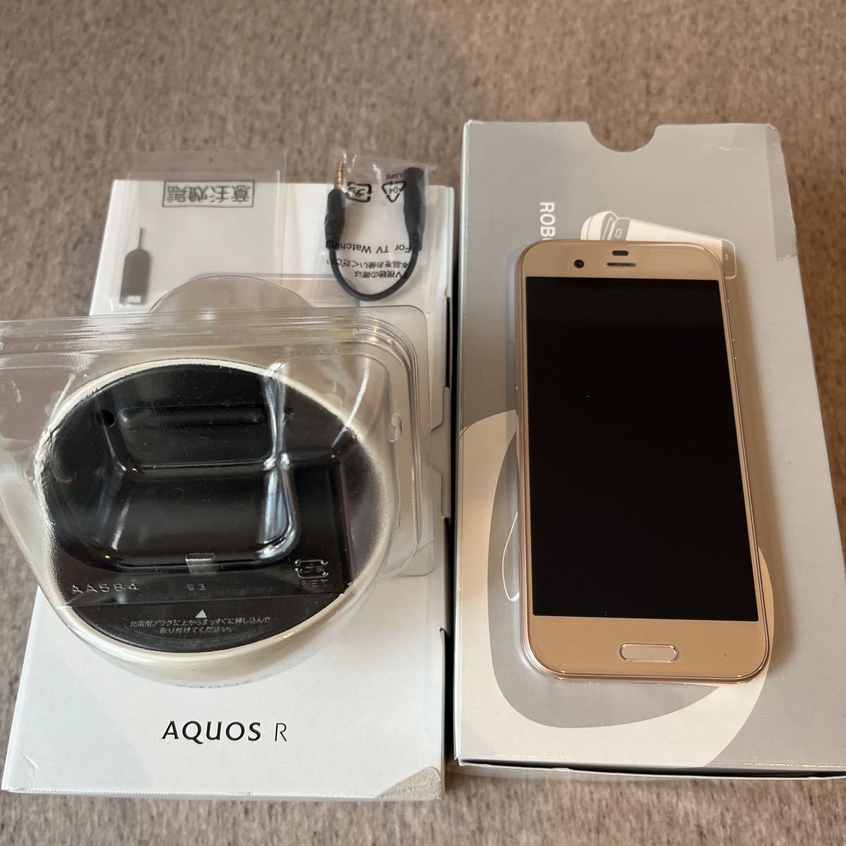 美品 AQOS R SHV39 ライトゴールド simロック解除済 AQUOS R SHV39 au R