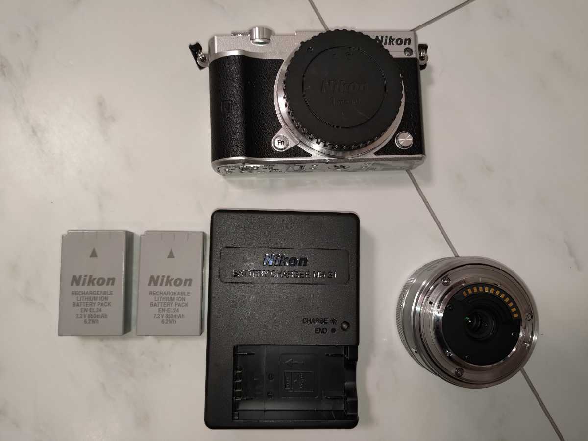 HOT，人気 ニコン Nikon1 J5 10-30VRレンズセット バッテリー2個 充電 