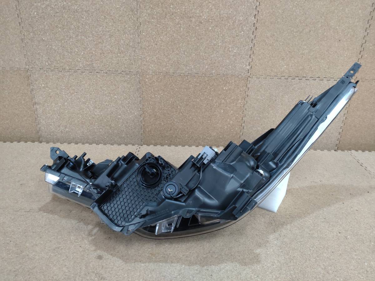 トヨタ ZYX11 C-HR LED 後期 NGX10 ZYX10 ヘッドライト NGX50 純正 S
