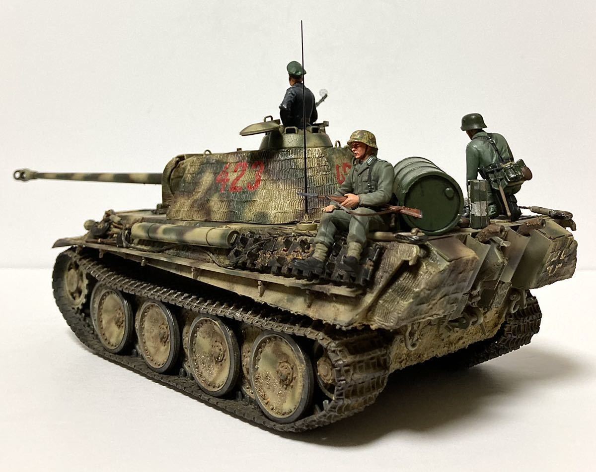 ☆完成品☆ タミヤ 1/35 ドイツ中戦車 パンター G型 w/戦車兵・跨乗兵
