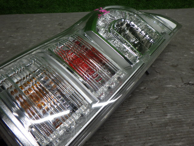 即決 H22年 70 ヴォクシー ZRR70W 煌き 純正 左 LED クリア テール 